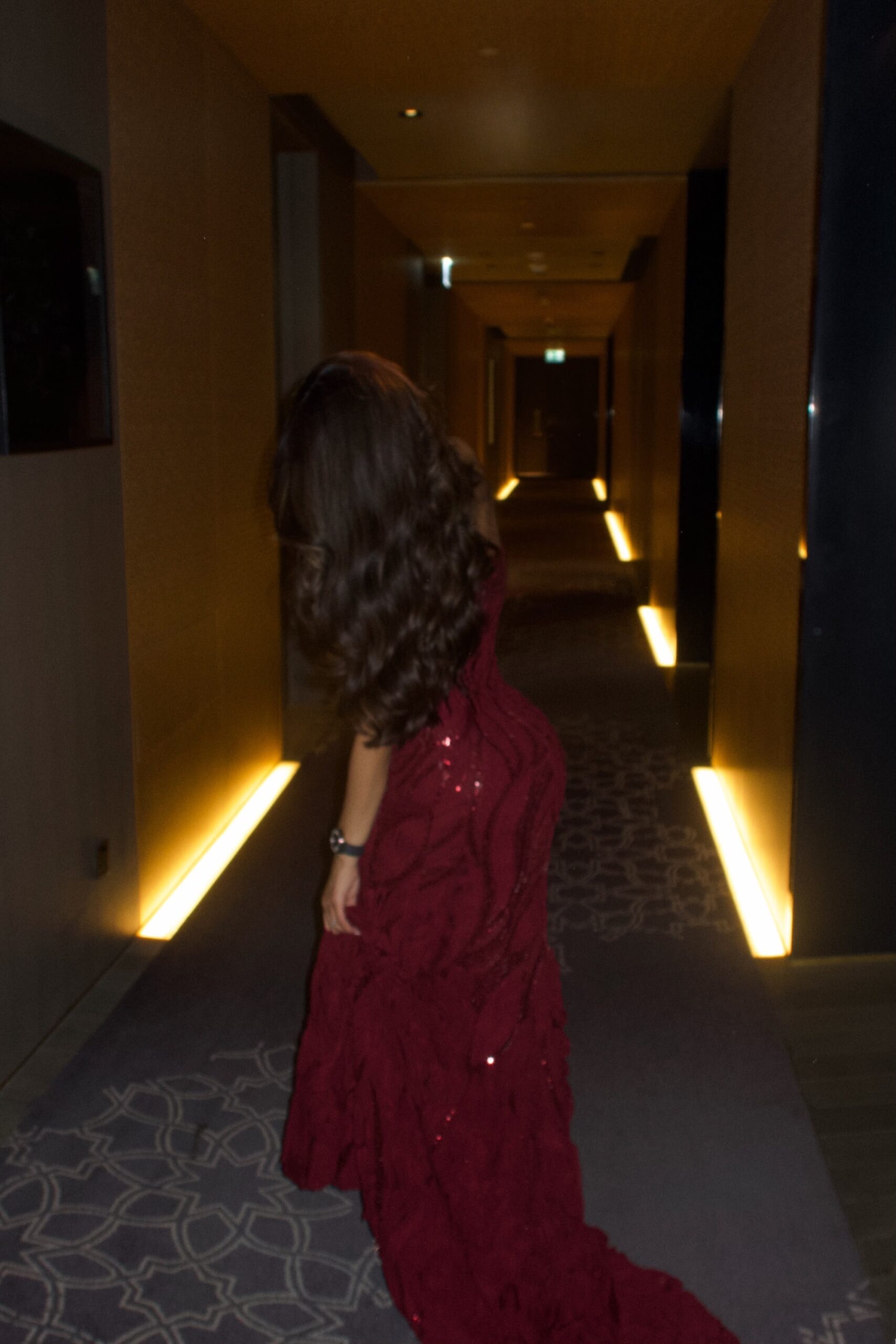 Maroon - الصورة 2