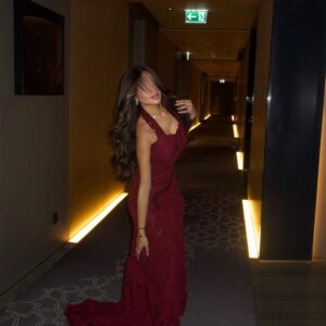 Maroon - الصورة 3